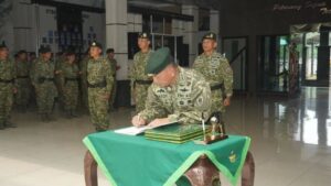 Pangdivif 1 Kostrad Pimpin Sertijab dan Tradisi Korps