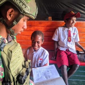 Satgas Yonif 509 Kostrad Gelar Kegiatan Belajar Bersama Anak-anak Papua di Tk Koper