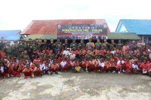 Satgas Yonif 503 Kostrad Bersama Apkam Kabupaten Nduga Salurkan Dukungan Sarana Pendidikan