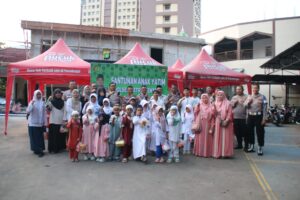 Polri Peduli Dalam Rangka Santunan Anak Yatim di Halaman Polsek Metro Menteng