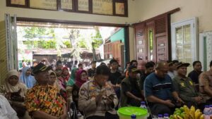 Jumat curhat Kapolres Metro Jaktim ajak warga ciptakan situasi kondusif jelang Pilkada