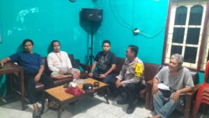 Jelang Pilkada Bhabinkamtibmas Johar Baru, Melaksanakan Patroli Dialogis dan Sambang Di Pos Sekretariat RW 03