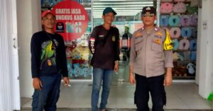 Patroli Wilayah dan Sambang Warga, Bhabinkamtibmas Kelurahan Galur Imbau Juru Parkir