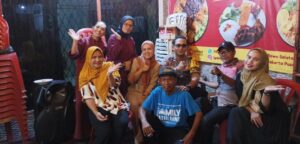 Patroli Dialogis Bhabinkamtibmas Kampung Rawa Sambangi Warganya Mengajak Guyub dan Rukun Dalam Pilkada