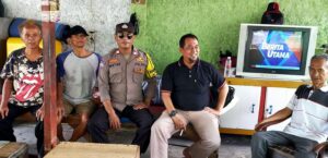 Sambang Dialogis, Bhabinkamtibmas Ajak Tokoh Masyarakat Bahu Membahu Menjaga Keamanan Menjelang Pilkada
