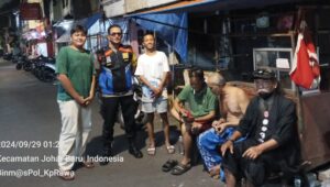 Bhabinkamtibmas Kelurahan Kampung Rawa Melaksanakan Kegiatan Sambang Dan Patroli Dialogis