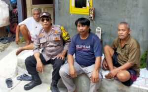 Bhabinkamtibmas Kelurahan Galur Jelang Pilkada Sambang Ke Tokoh Masyarakat dan Warga