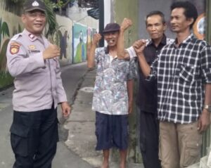 Kapolsubsektor Galur Melaksanakan Kegiatan Patroli Dialogis Dan Sambang Warga RW 04