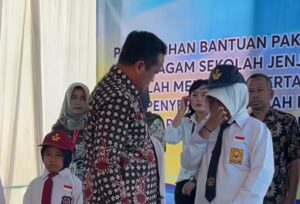 Pemkab Pemalang Berikan Bantuan Seragam Gratis Untuk Siswa-siswi SD, SMP Yang Kurang Mampu