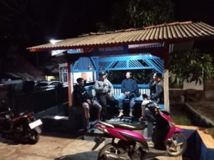 Bhabinkamtibmas Desa Putat Kontrol Poskamling Di Desa Binaan