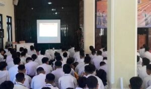 Resimen Armed 1 Kostrad Berikan Penyuluhan Bela Negara dan Wawasan Kebangsaan di SMAN 2 Purwakarta