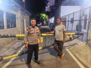Patroli Dialogis Malam Hari Cegah Kejahatan Bhabinkamtibmas Benhil Kunjungi Poskamling RT 09/02