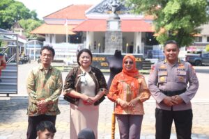Di Hari Batik Nasional, Kombes Pol Tri Suhartanto: Batik Adalah Simbol Persatuan dan Kearifan Lokal