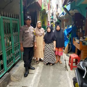 Patroli Pemukiman Warga Bhabinkamtibmas Galur, Sampaikan Imbauan Kamtibmas ke Ibu-ibu