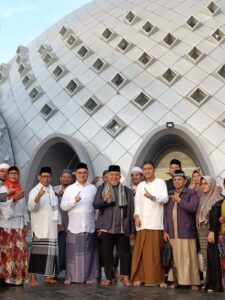 Erzaldi Rosman Sholat Shubuh Secara Berjama’ah Di Masjid Kubah Timah Pangkal Pinang