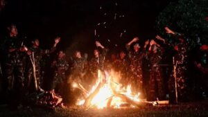 Panglima Idola, Pangdivif 3 Kostrad sebagai Danlat meninjau Latihan serta merayakan Kenaikan Pangkat Prajurit di Medan Latihan