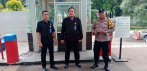 Jelang Pilkada DKI Bhabinkamtibmas Dan Babinsa Petamburan Patroli Dialogis Pemukiman Warga RW 11