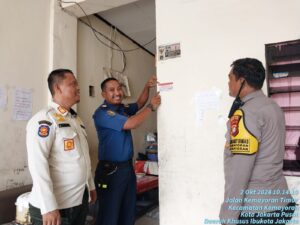 Bhabinkamtibmas Kelurahan Kemayoran melaksanakan kegiatan Sambang dan Patroli Dialogis