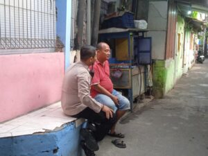 Bhabinkamtibmas Kelurahan Kebon Kosong Melaksanakan Kegiatan Sambang dan Patroli Dialogis
