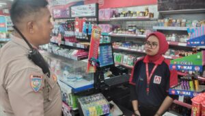 Bhabinkamtibmas Kelurahan Gunung Sahari Selatan Melaksanakan Kegiatan Patroli dan Sambang Dialogis