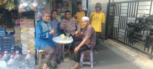 Jelang Pilkada DKI Bhabinkamtibmas Petamburan Patroli Dialogis Siang Hari Pemukiman Rt 07/02