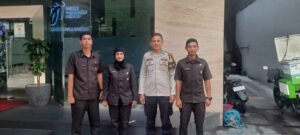 Patroli Dialogis Bhabinkamtibmas Kebon Melati Berikan Imbauan Kamtibmas Security Gedung AAJI