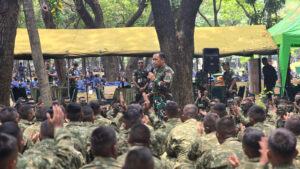 Pangkostrad Apresiasi Penampilan Prajurit Kostrad Saat Gladi Bersih HUT ke-79 TNI