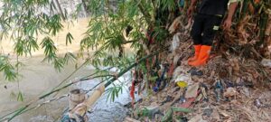 Sambut HUT TNI ke 79, Kodim 0505/JT Giat Bersih-Bersih Ciliwung
