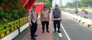 Kanit Binmas Bersama Personil Melaksanakan Ploting Pengamanan Jalur Tosari Menteng