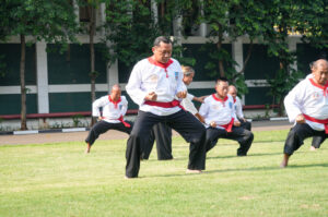 Pangkostrad Latihan Bela Diri Pencak Silat Merpati Putih di Makostrad