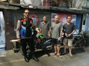 Bhabinkamtibmas Kelurahan Kampung Rawa Melaksanakan Kegiatan Patroli Dialogis Sambangi Ketua RW dan Warga