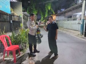 Patroli Wilayah Kapolsubsektor Kayu Awet Sambang Ke Pos Kamling RW 10 Johar Baru
