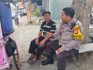 Bhabinkamtibmas Kelurahan Kemayoran melaksanakan kegiatan Sambang dan Patroli Dialogis