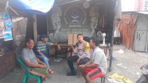 Bhabinkamtibmas Kelurahan Kebon Kosong Melaksanakan Kegiatan Sambang dan Patroli Dialogis