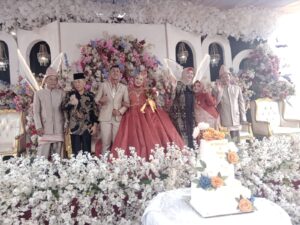 Bunda Debby dan Bapak Jamro Menghadiri Pesta Pernikahan Teri dan Dessi Di desa Gadung