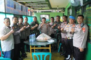 Polsek Senen Polres Metro Jakarta Pusat Kunjungi Koramil, Berikan ucapan Selamat HUT TNI 79
