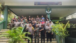 Polsek Metro Menteng Dan Jajarannya Berikan Ucapan HUT TNI Ke-79 ke Markas Koramil Menteng 01/Mt