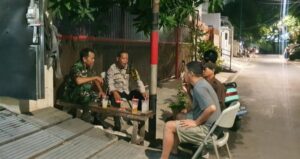 Jelang Pilkada Serentak, Bhabinkamtibmas dan Babinsa Gelar Ngobrol Bareng Warga untuk Cegah Gangguan Keamanan
