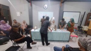 Bhabinkamtibmas Gelora Hadiri Pemilihan Ketua RT 03 RW 02 Kelurahan Gelora