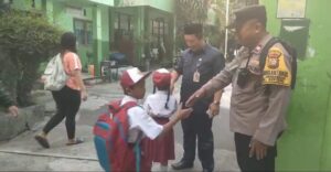 Jelang Pilkada Bhabinkamtibmas Gondangdia Patroli Dialogis