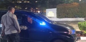 Imbauan Humanis Membubarkan Kendaraan Yang Terparkir Sekitar Bunderan HI Menteng