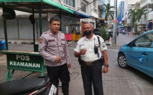 Patroli Dialogis Unit Sabhara Patko 1021 Polsek Sawah Besar di Area Pertokoan Pasar Baru