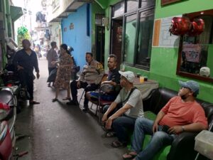 Bhabinkamtibmas Karang Anyar Perkuat Sambang Jelang Pilkada Serentak