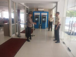 Antisipasi gangguan Kamtibmas, Anggota Patroli Polsek Metro Gambir sambangi Perbankan