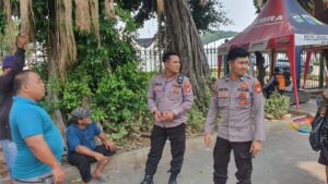 Anggota Patroli Polsek Metro Gambir Patroli ke sekitaran Monas