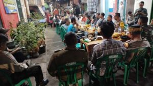Ngopi Kamtibmas Polsek Johar Baru Bersama Tiga Pilar dan Warga di Pos Sekretariat RW 03 Kampung Rawa