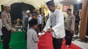 Polsek Cempaka Putih Berikan Santunan Anak Yatim