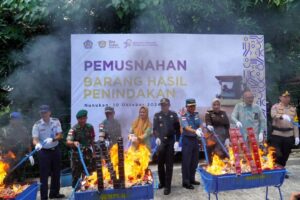 Dansatgas Pamtas Yonarmed 11 Kostrad Hadiri Pemusnahan dan Hibah Barang Hasil Penindakan di Nunukan