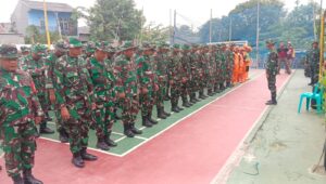 Koramil Duren Sawit Bersama Warga Dan Petugas PPSU Melaksanakan Karya Bhakti Bersih-Bersih