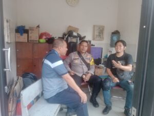 Bhabinkamtibmas Kelurahan Gunung Sahari Selatan Melaksanakan Kegiatan Patroli dan Sambang Dialogis